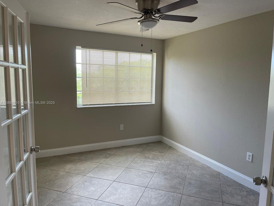 Recientemente alquilado: $1,950 (2 camas, 1 baños, 914 Pies cuadrados)