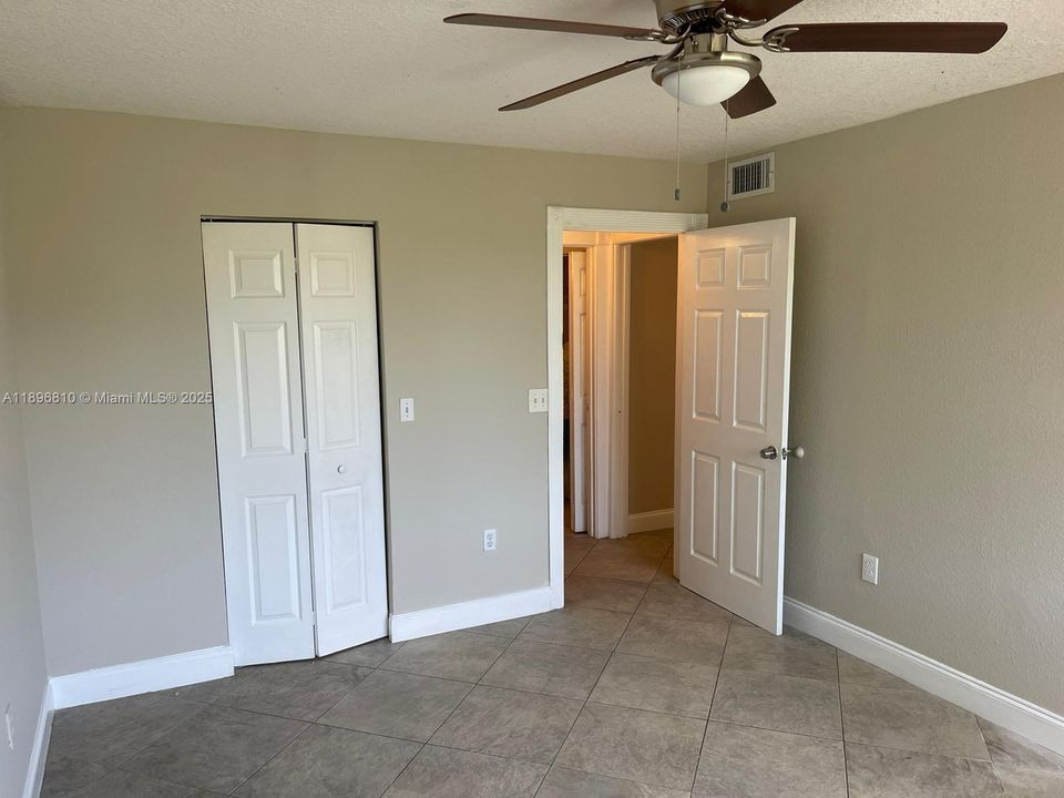 Recientemente alquilado: $1,950 (2 camas, 1 baños, 914 Pies cuadrados)