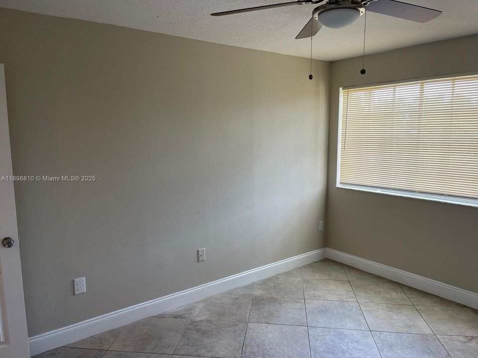 Recientemente alquilado: $1,950 (2 camas, 1 baños, 914 Pies cuadrados)