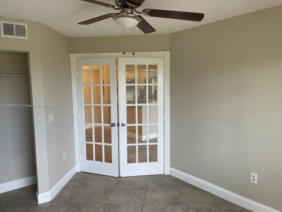 Recientemente alquilado: $1,950 (2 camas, 1 baños, 914 Pies cuadrados)