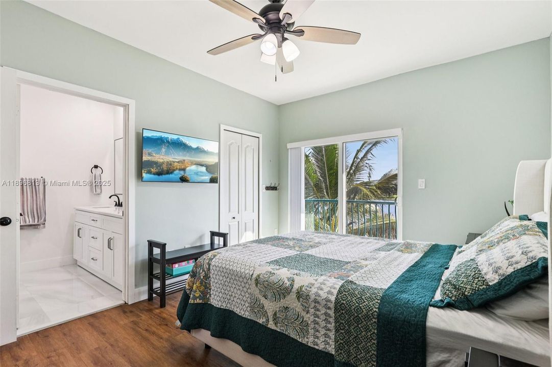 合同活跃: $430,000 (2 贝兹, 2 浴室, 996 平方英尺)