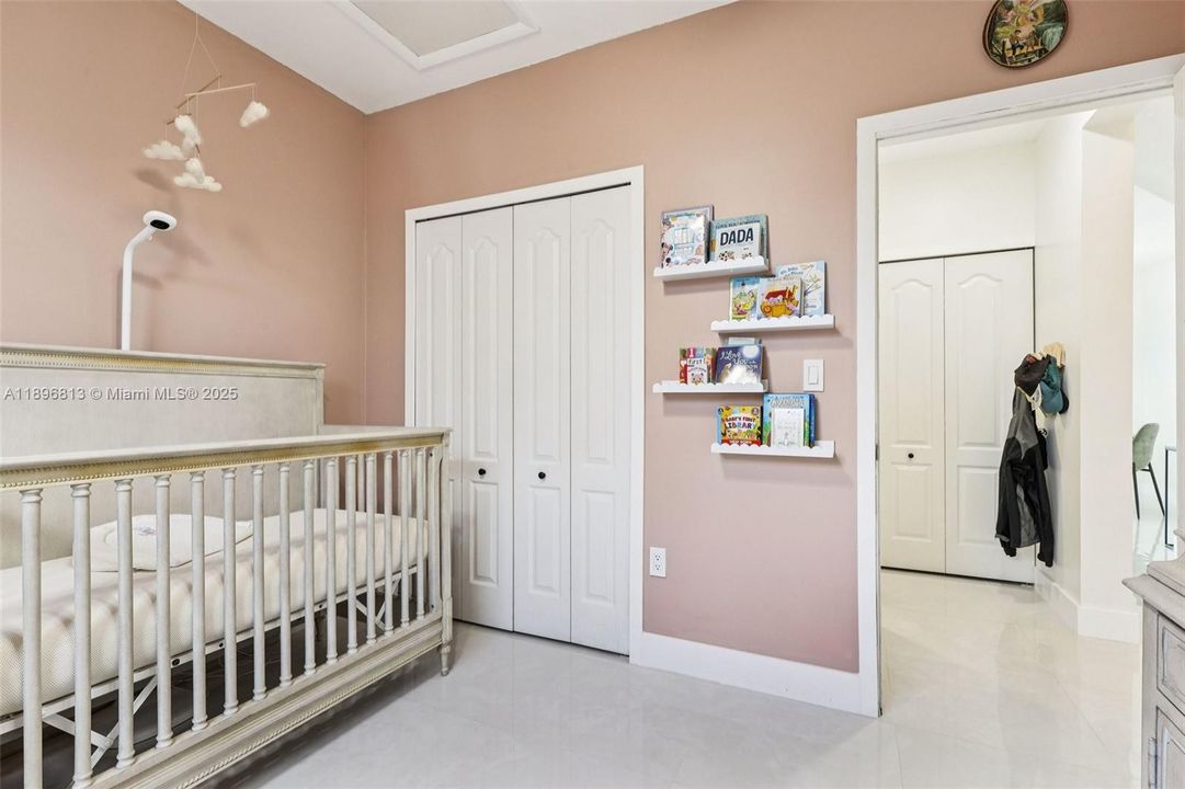 合同活跃: $430,000 (2 贝兹, 2 浴室, 996 平方英尺)