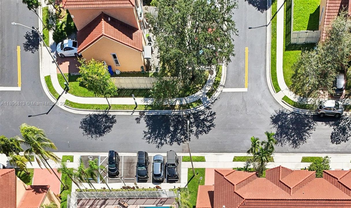 合同活跃: $430,000 (2 贝兹, 2 浴室, 996 平方英尺)