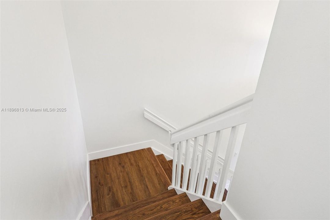 合同活跃: $430,000 (2 贝兹, 2 浴室, 996 平方英尺)