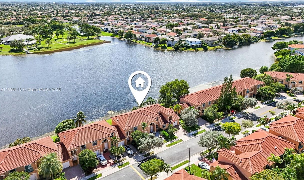 合同活跃: $430,000 (2 贝兹, 2 浴室, 996 平方英尺)