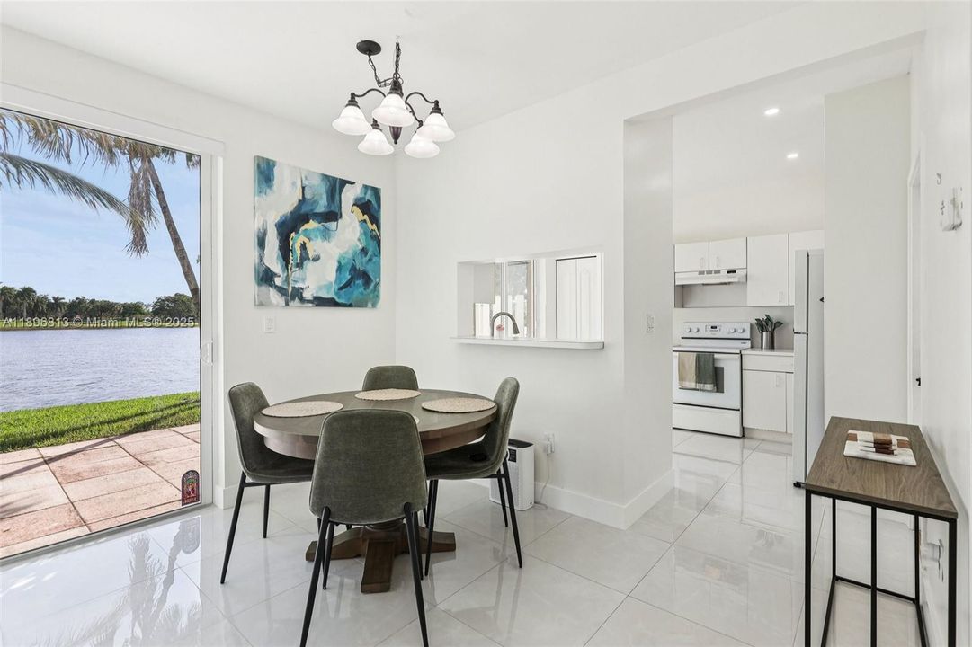 合同活跃: $430,000 (2 贝兹, 2 浴室, 996 平方英尺)