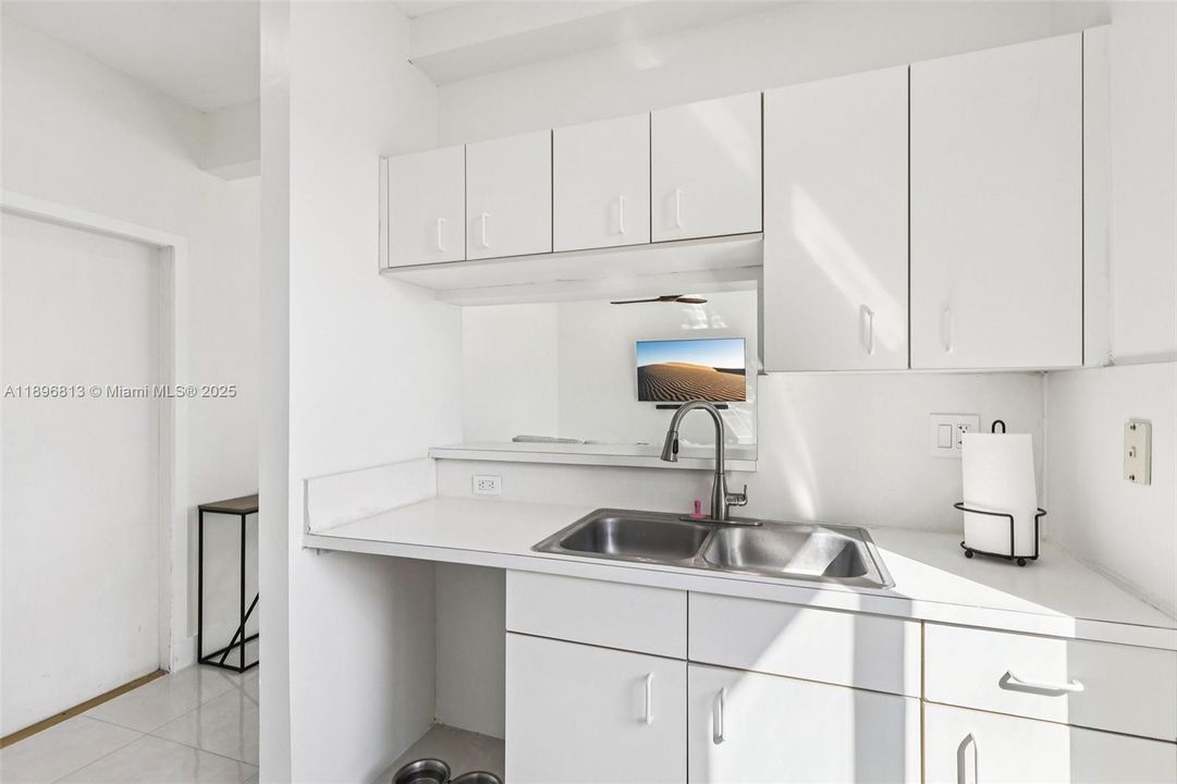 合同活跃: $430,000 (2 贝兹, 2 浴室, 996 平方英尺)