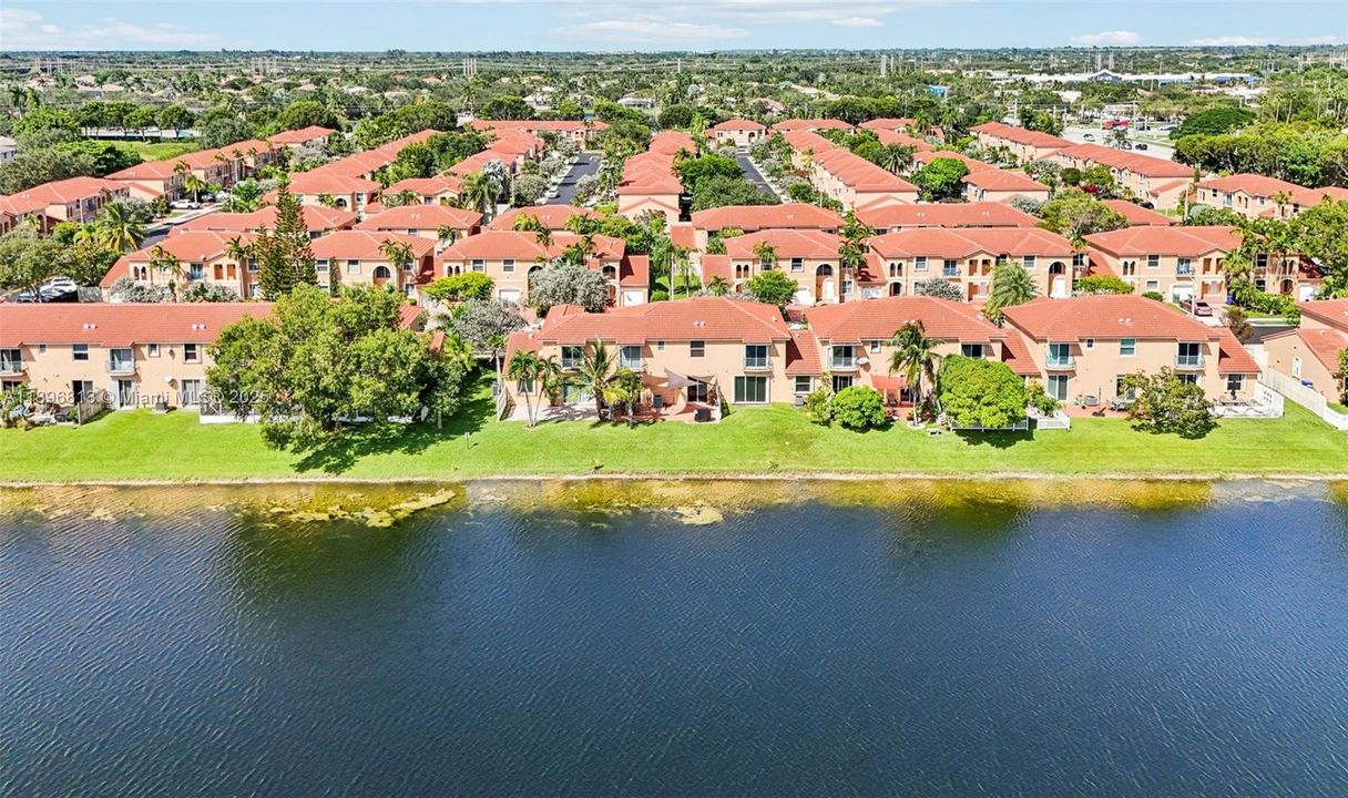 合同活跃: $430,000 (2 贝兹, 2 浴室, 996 平方英尺)