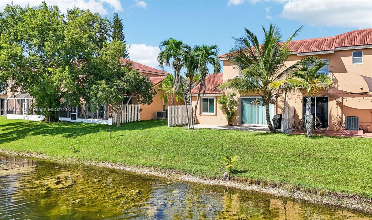 合同活跃: $430,000 (2 贝兹, 2 浴室, 996 平方英尺)