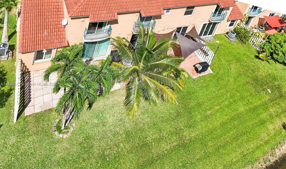 合同活跃: $430,000 (2 贝兹, 2 浴室, 996 平方英尺)