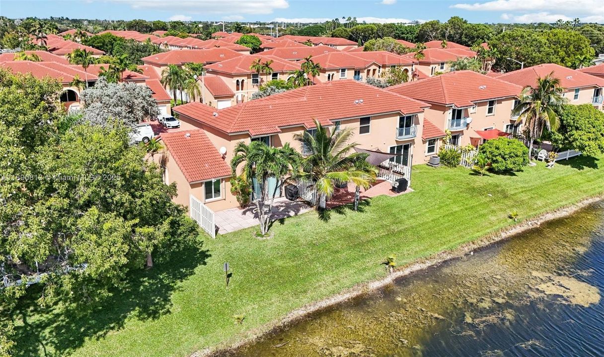 合同活跃: $430,000 (2 贝兹, 2 浴室, 996 平方英尺)