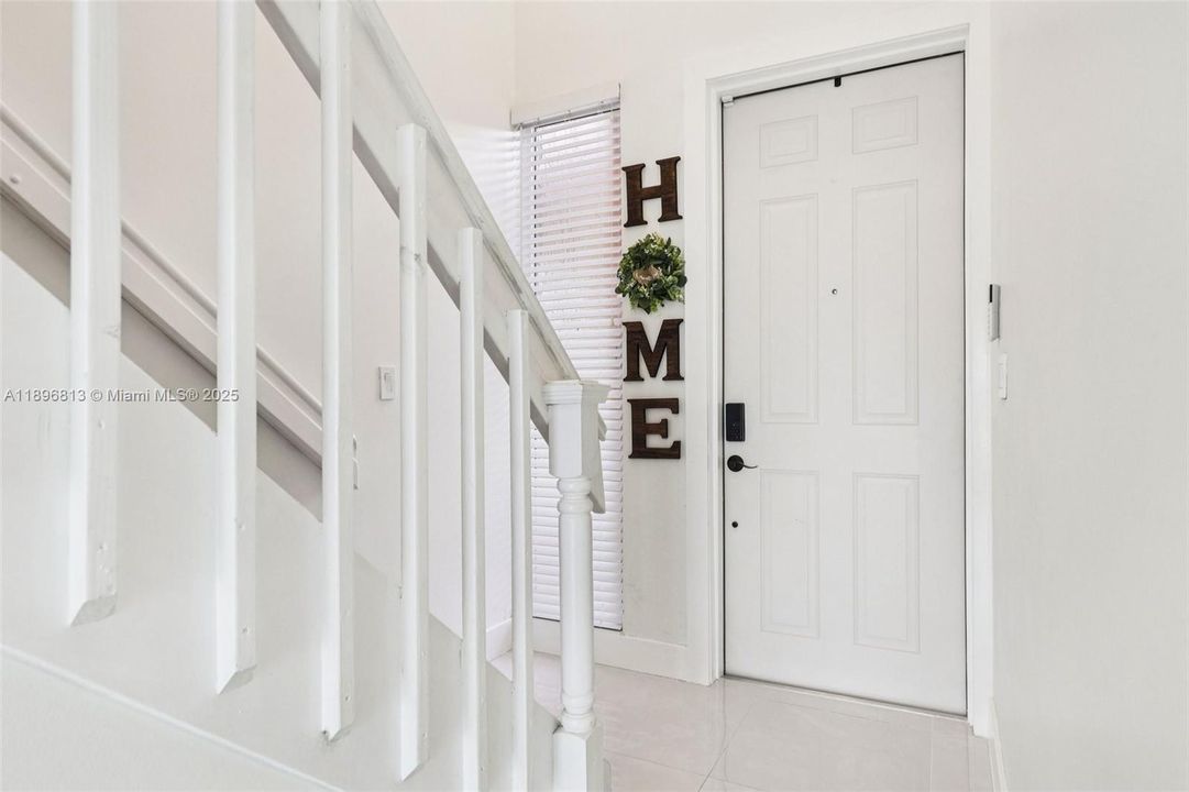 合同活跃: $430,000 (2 贝兹, 2 浴室, 996 平方英尺)