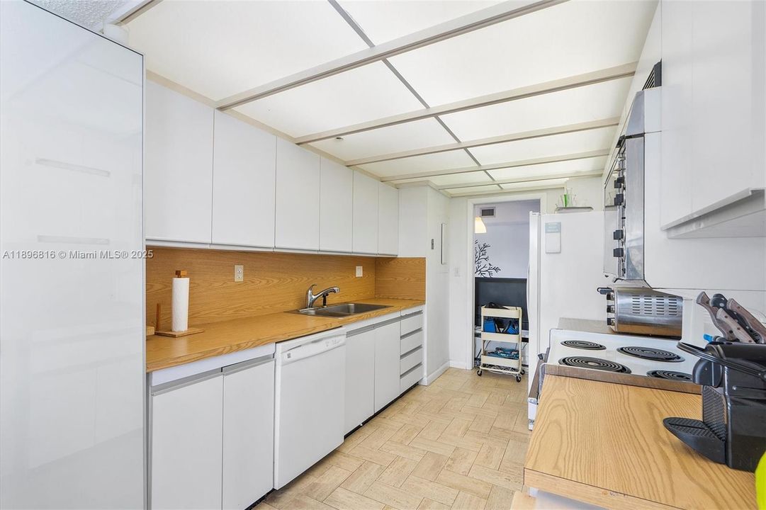 For Sale: $450,000 (3 beds, 2 baths, 1816 Square Feet)