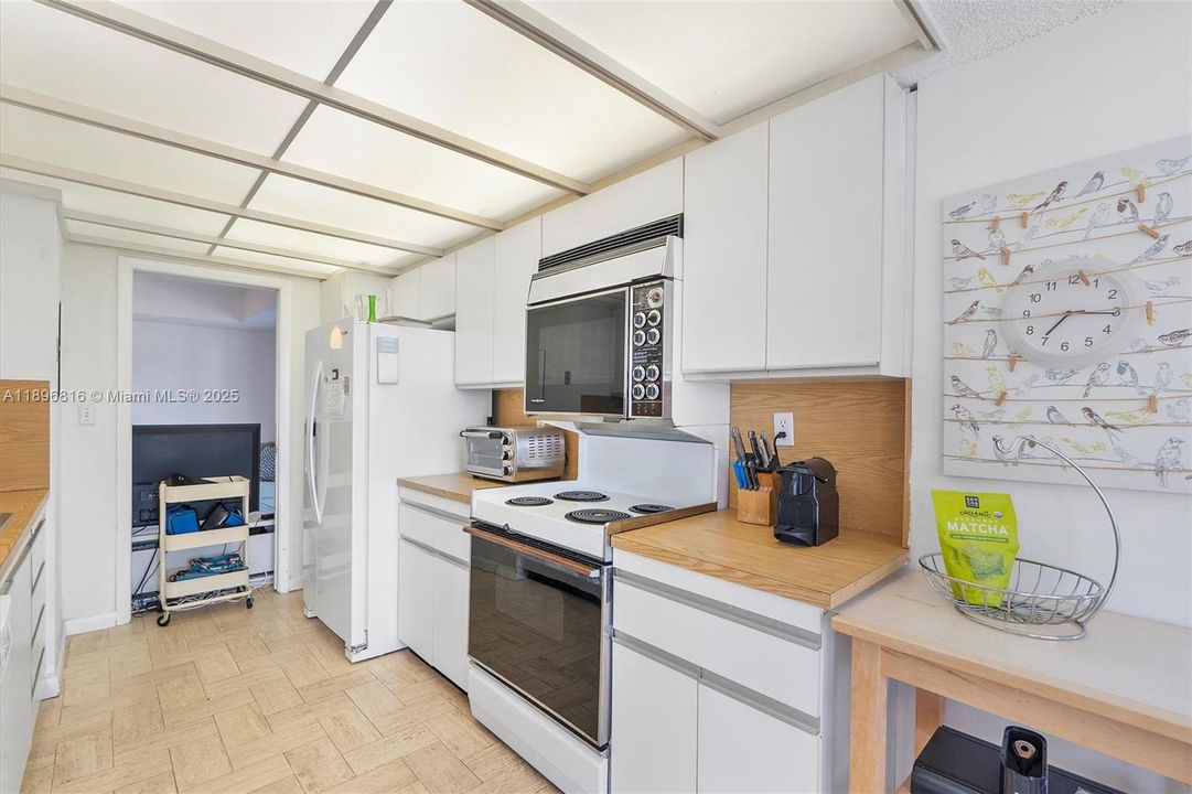 For Sale: $450,000 (3 beds, 2 baths, 1816 Square Feet)