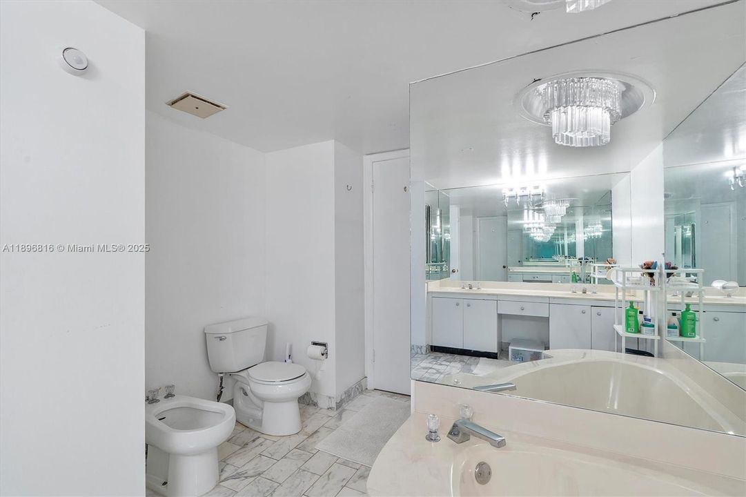 For Sale: $450,000 (3 beds, 2 baths, 1816 Square Feet)