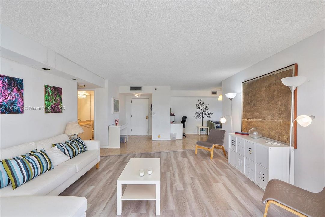 For Sale: $450,000 (3 beds, 2 baths, 1816 Square Feet)