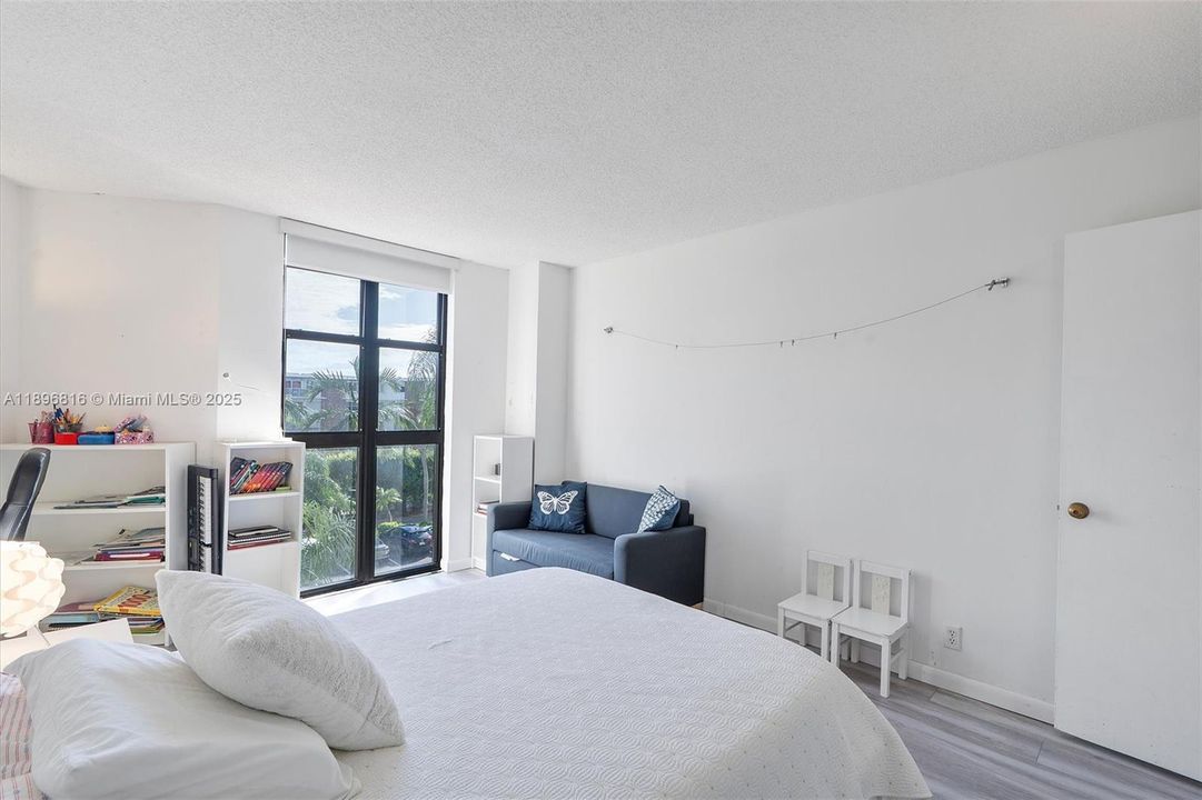 For Sale: $450,000 (3 beds, 2 baths, 1816 Square Feet)