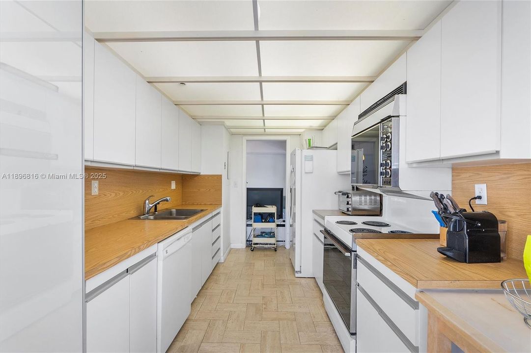 For Sale: $450,000 (3 beds, 2 baths, 1816 Square Feet)