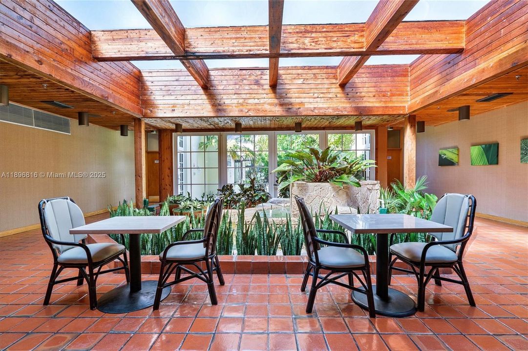 For Sale: $450,000 (3 beds, 2 baths, 1816 Square Feet)