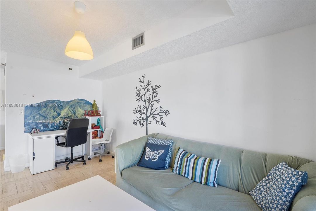 For Sale: $450,000 (3 beds, 2 baths, 1816 Square Feet)