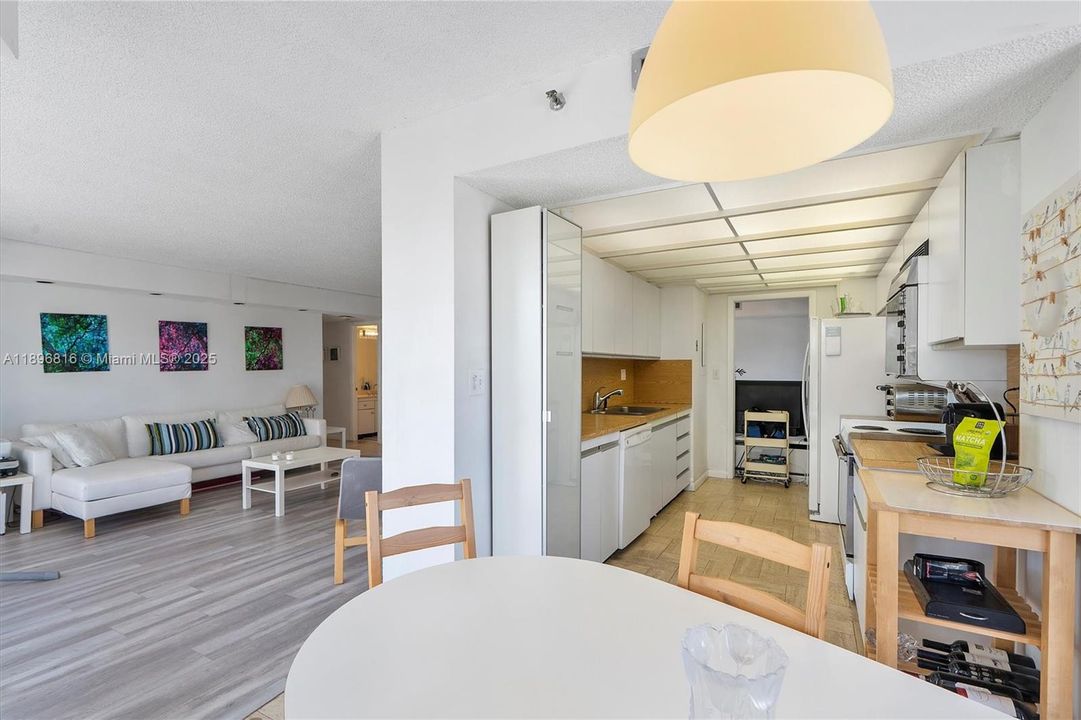 For Sale: $450,000 (3 beds, 2 baths, 1816 Square Feet)