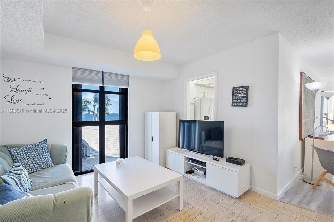 For Sale: $450,000 (3 beds, 2 baths, 1816 Square Feet)