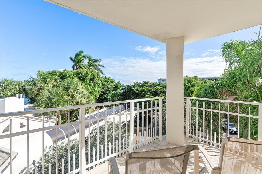 For Sale: $450,000 (3 beds, 2 baths, 1816 Square Feet)