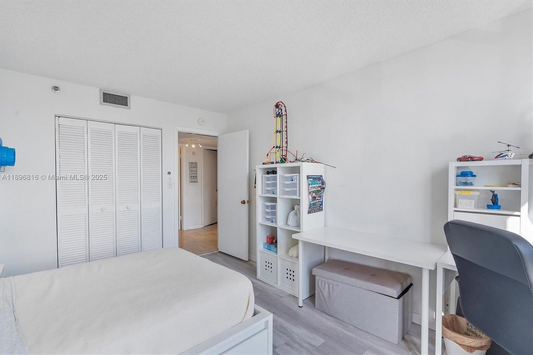 For Sale: $450,000 (3 beds, 2 baths, 1816 Square Feet)