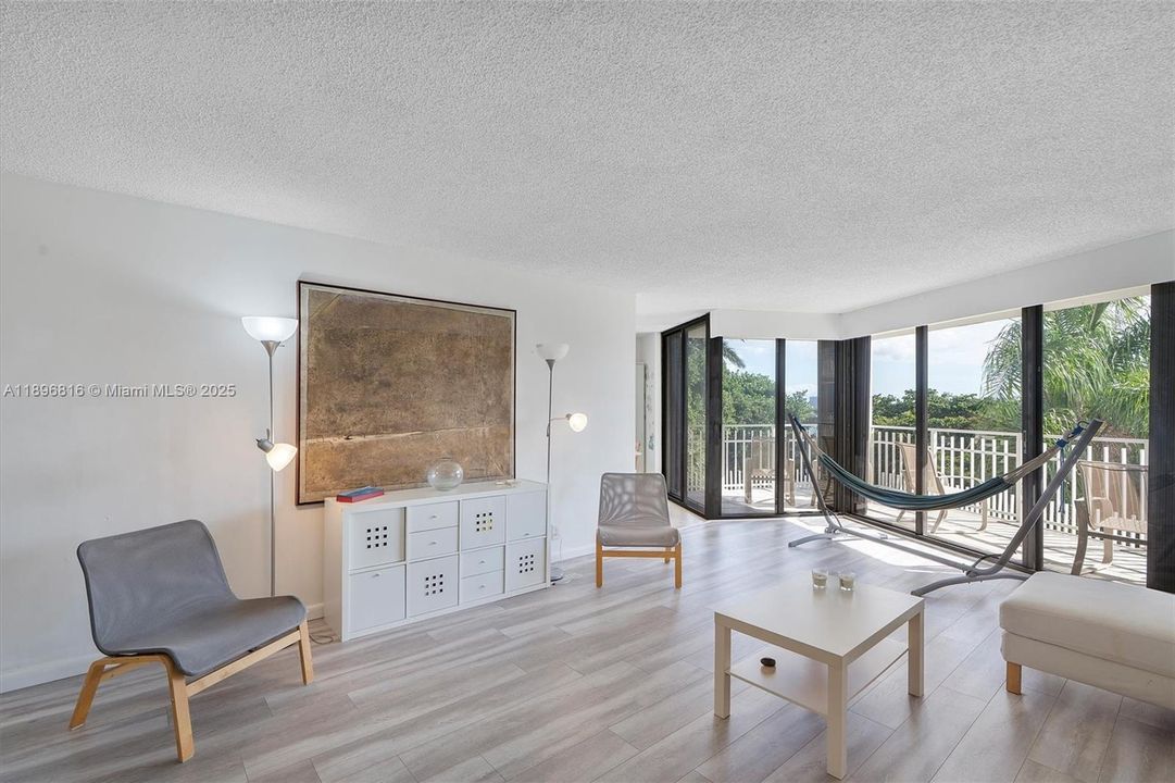 For Sale: $450,000 (3 beds, 2 baths, 1816 Square Feet)