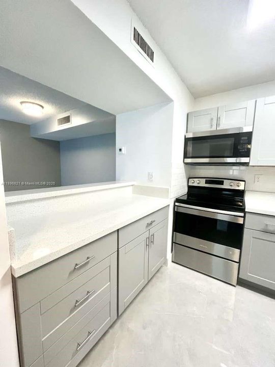 BRAND NEW KITCHEN & APPLIANCES