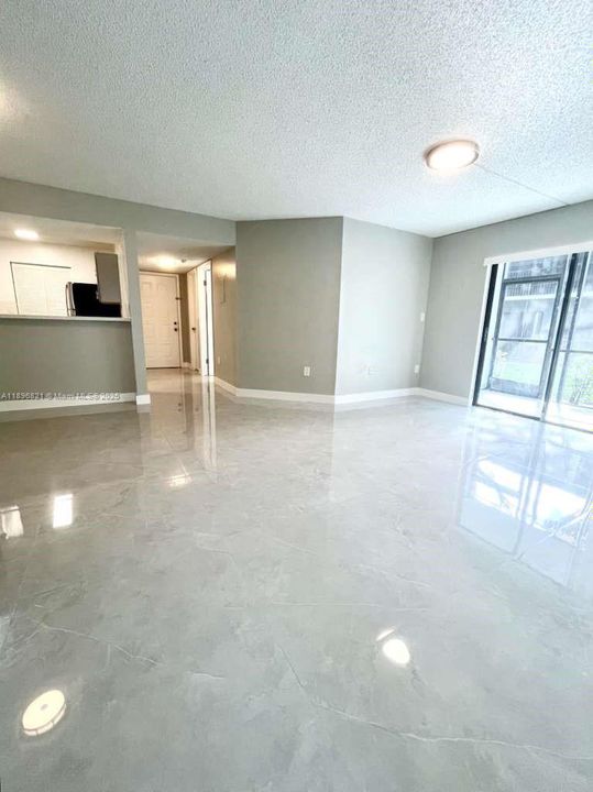 HUGE LIVING AREA W/BRAND NEW FLOORS