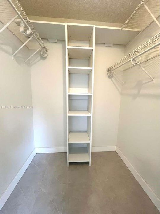 BIG WALK IN CLOSET IN 2ND BEDROOM