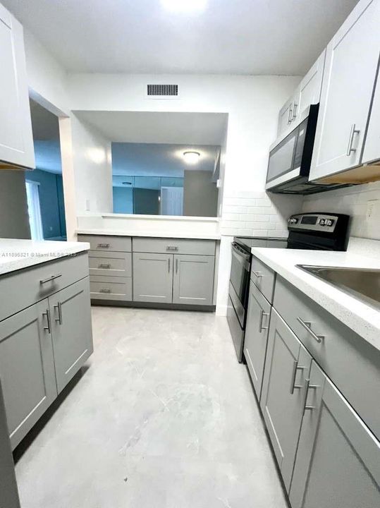 BRAND NEW KITCHEN & APPLIANCES