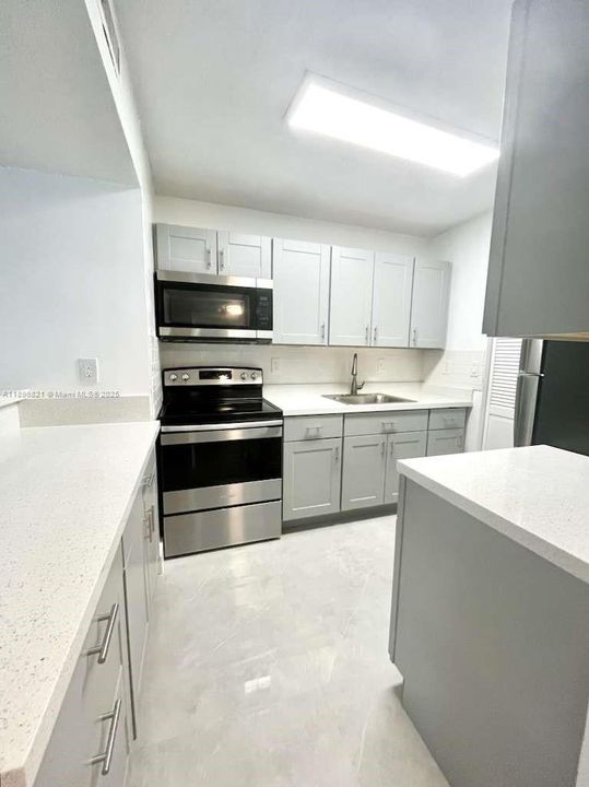 BRAND NEW KITCHEN & APPLIANCES