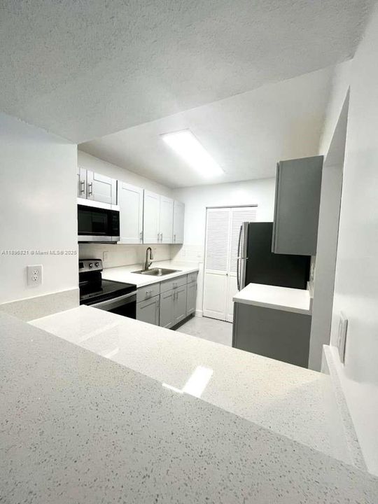 BRAND NEW KITCHEN & APPLIANCES