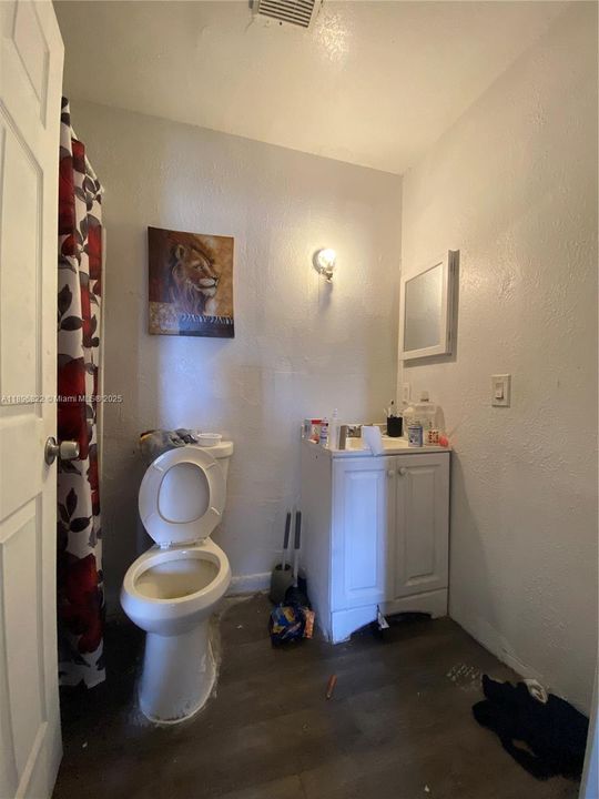 待售: $450,000 (4 贝兹, 2 浴室, 1302 平方英尺)