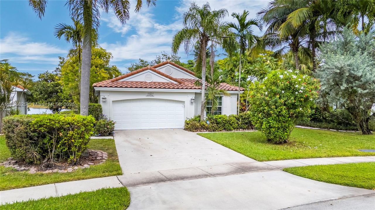 Под контрактом: $699,000 (3 спален, 2 ванн, 1824 Квадратных фут)