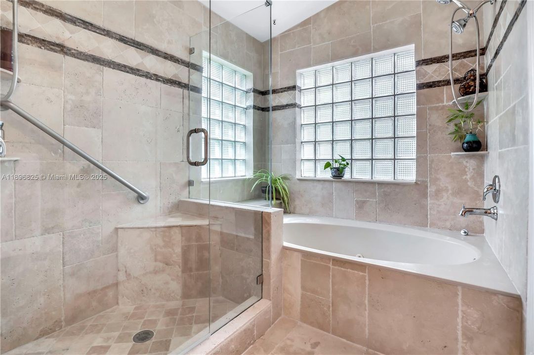 Под контрактом: $699,000 (3 спален, 2 ванн, 1824 Квадратных фут)