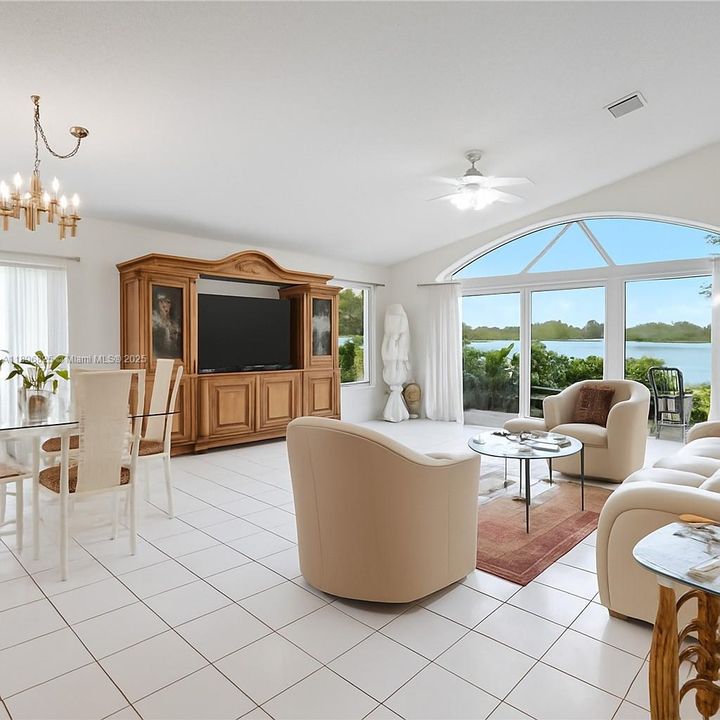 Под контрактом: $699,000 (3 спален, 2 ванн, 1824 Квадратных фут)