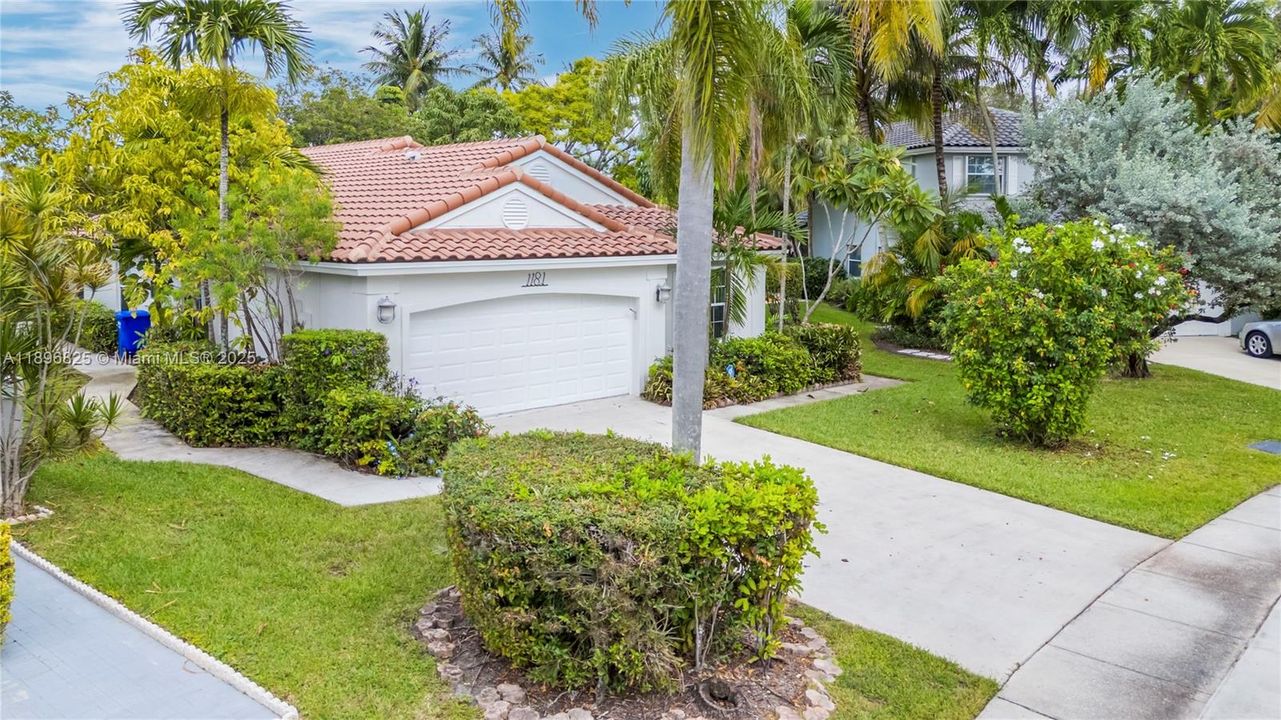 Под контрактом: $699,000 (3 спален, 2 ванн, 1824 Квадратных фут)