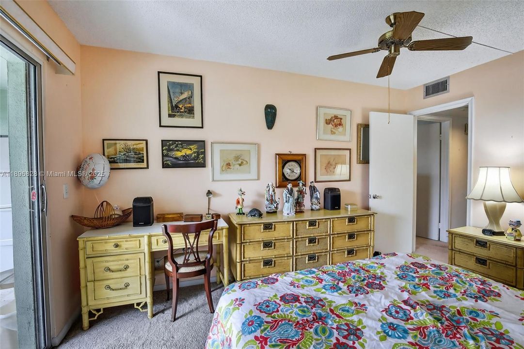 Vendido Recientemente: $179,900 (2 camas, 2 baños, 1166 Pies cuadrados)