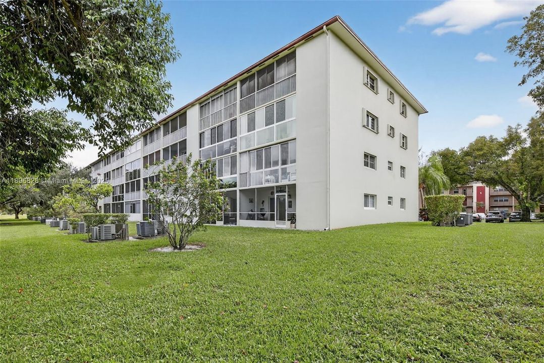 Vendido Recientemente: $179,900 (2 camas, 2 baños, 1166 Pies cuadrados)