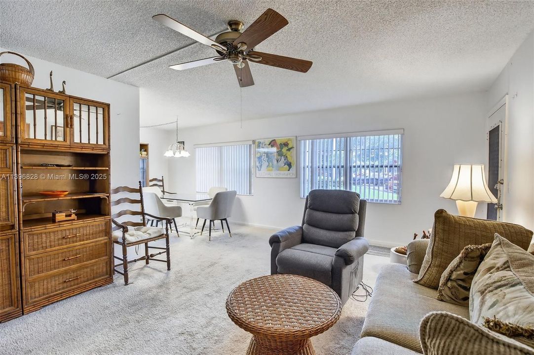 Vendido Recientemente: $179,900 (2 camas, 2 baños, 1166 Pies cuadrados)