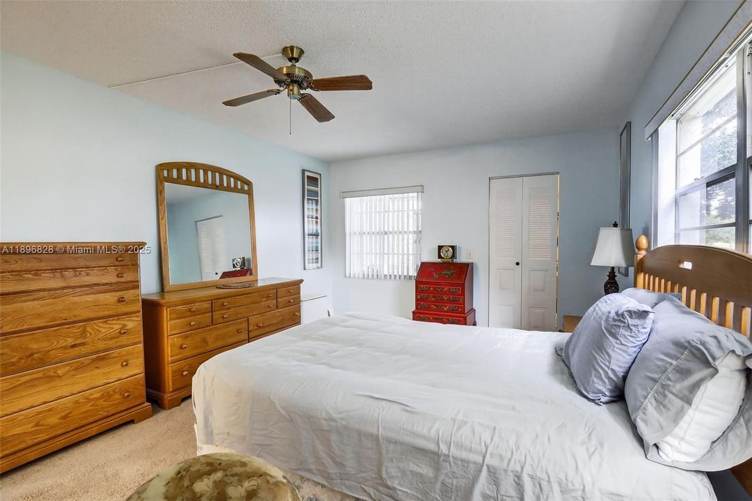 Vendido Recientemente: $179,900 (2 camas, 2 baños, 1166 Pies cuadrados)