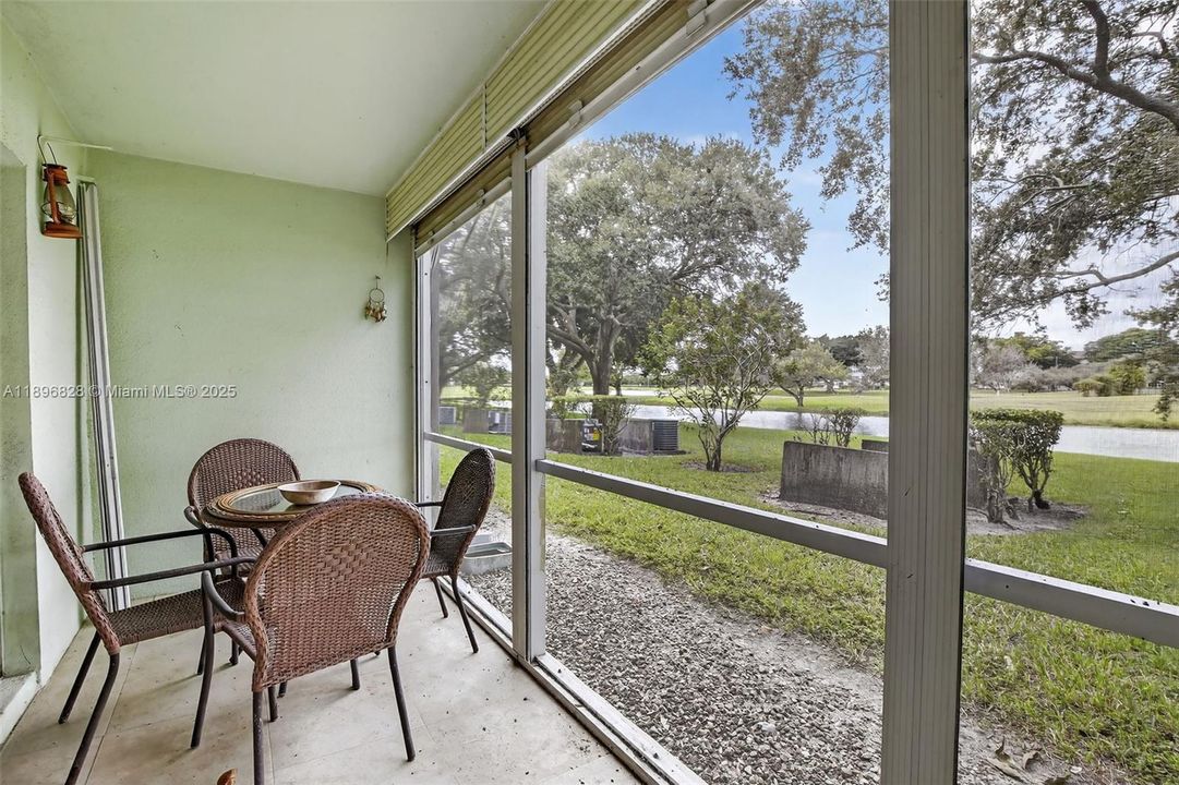 Vendido Recientemente: $179,900 (2 camas, 2 baños, 1166 Pies cuadrados)