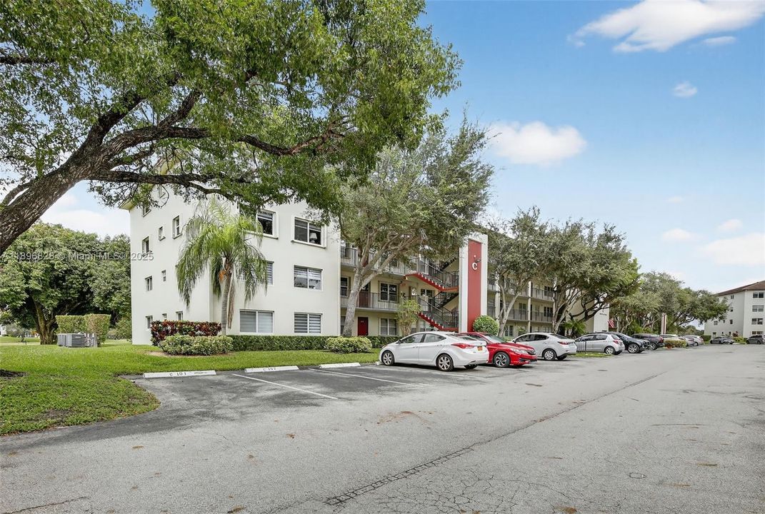 Vendido Recientemente: $179,900 (2 camas, 2 baños, 1166 Pies cuadrados)