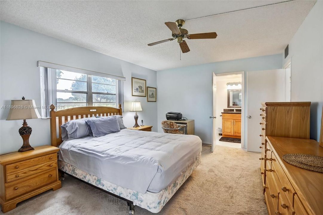 Vendido Recientemente: $179,900 (2 camas, 2 baños, 1166 Pies cuadrados)