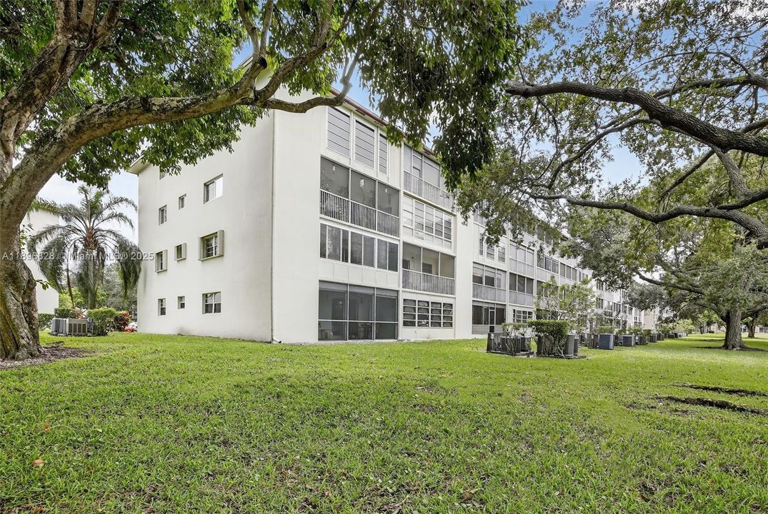 Vendido Recientemente: $179,900 (2 camas, 2 baños, 1166 Pies cuadrados)