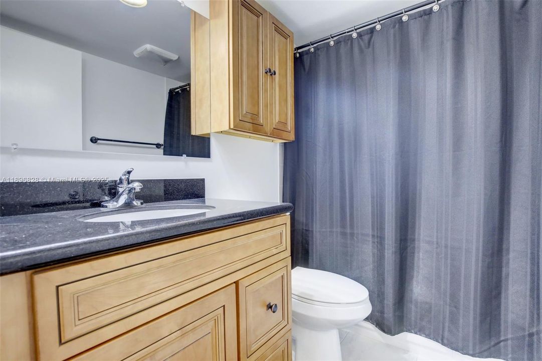 Vendido Recientemente: $179,900 (2 camas, 2 baños, 1166 Pies cuadrados)