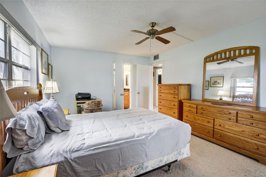 Vendido Recientemente: $179,900 (2 camas, 2 baños, 1166 Pies cuadrados)